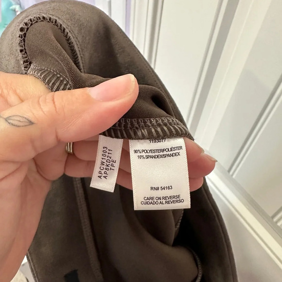 Andrew Marc | Women's Super Soft Stretch Faux Suede Pull On Pants | Size: Medium - Picture 8 of 9